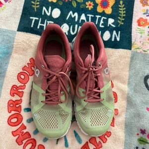 On Cloud 6 Red and Green Running Shoes - Size 7